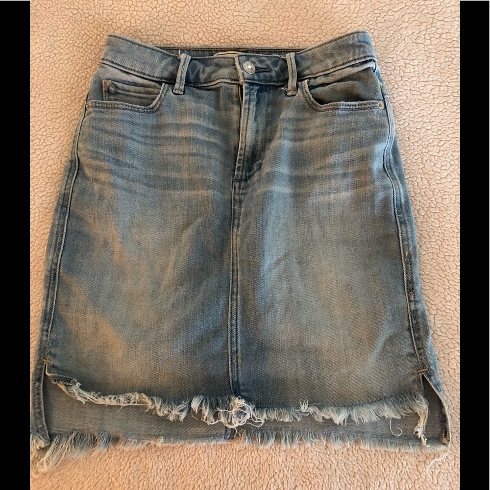 Abercrombie & Fitch distressed hem mini 25